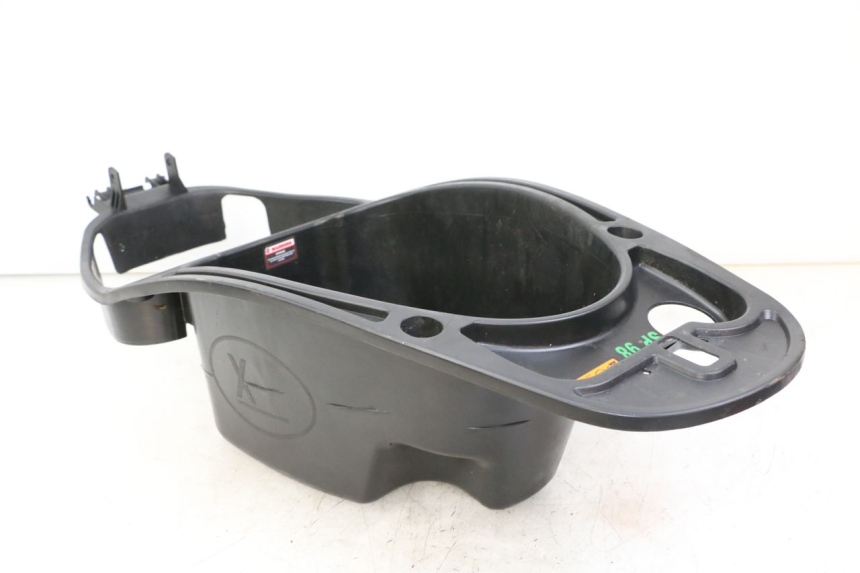 photo de KUFER POD SIEDZENIEM LONGJIA SHARPY 125 (2020 - 2024) - Zoom stanu zużycia