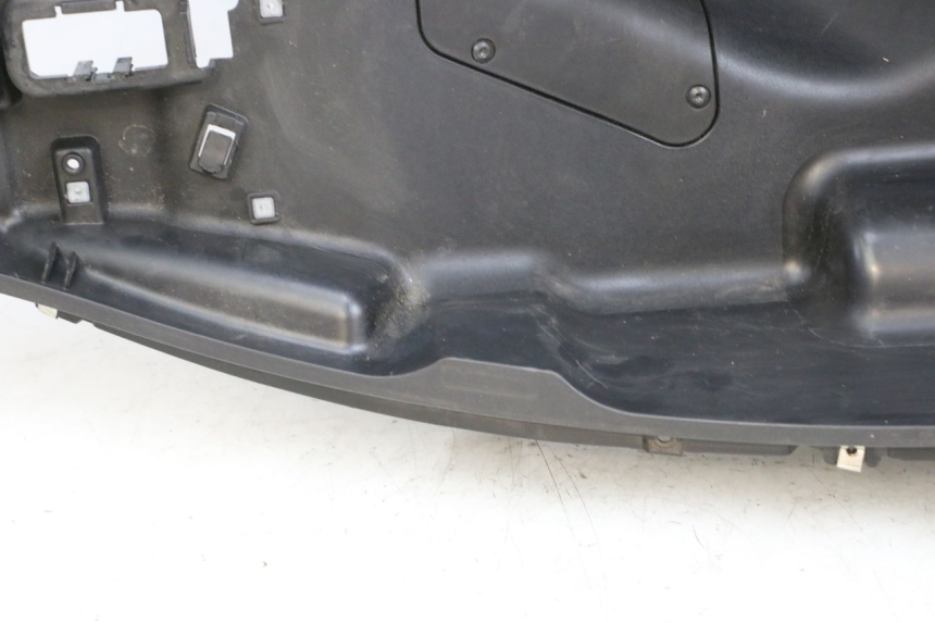 photo de KUFER POD SIEDZENIEM PIAGGIO MP3 HPE 350 (2018 - 2020) - Widok z bliska