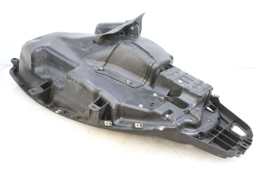 photo de KUFER POD SIEDZENIEM PIAGGIO MP3 HPE 350 (2018 - 2020) - Inny kąt widzenia