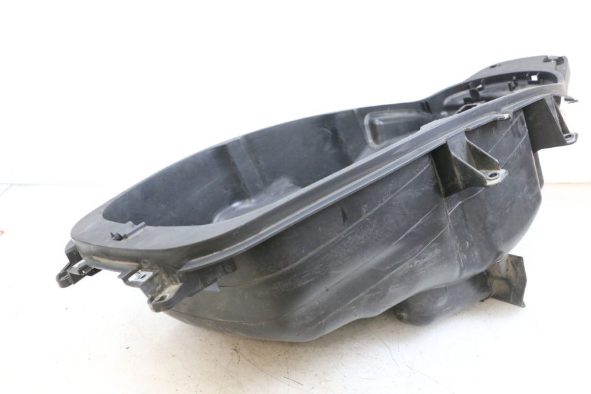 photo de KUFER POD SIEDZENIEM PIAGGIO MP3 HPE 350 (2018 - 2020) - Stan powierzchni