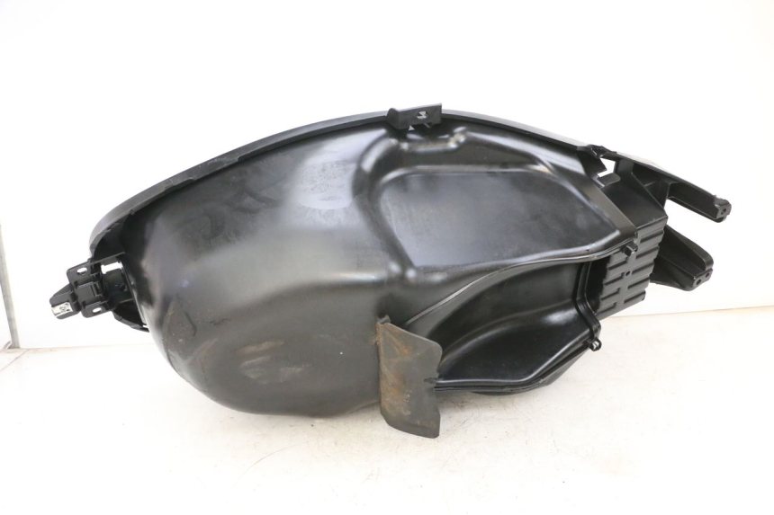 photo de KUFER POD SIEDZENIEM PIAGGIO MP3 HPE 300 (2019 - 2026) - Zoom stanu zużycia