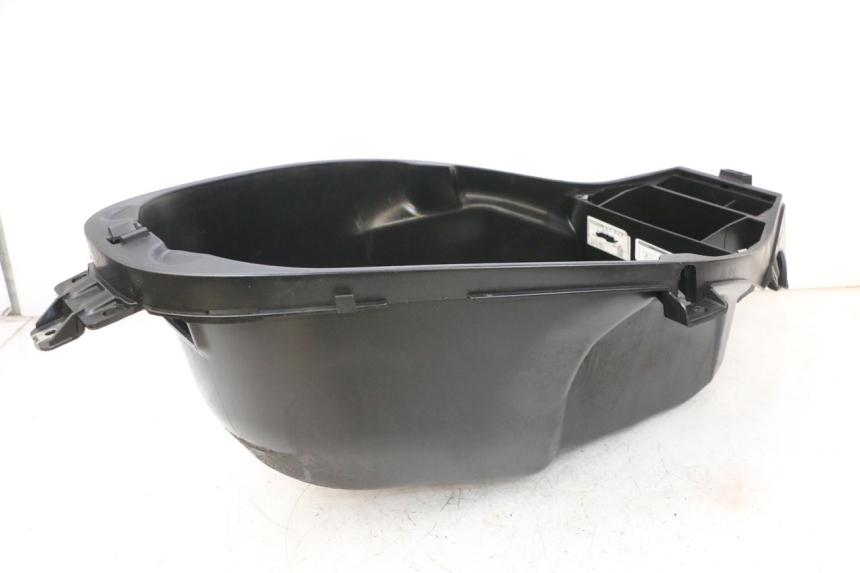 photo de KUFER POD SIEDZENIEM PIAGGIO MP3 HPE 300 (2019 - 2026) - Inny kąt widzenia