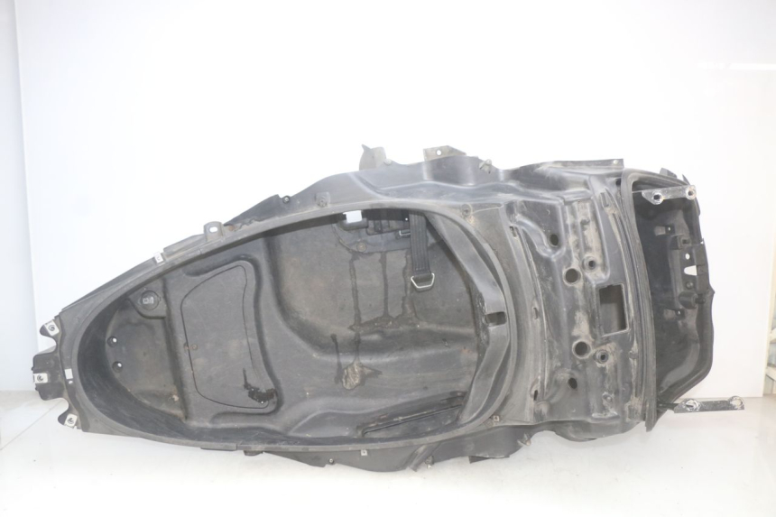 photo de KUFER POD SIEDZENIEM PIAGGIO MP3 LT 400 (2007 - 2012) - Szczegół części