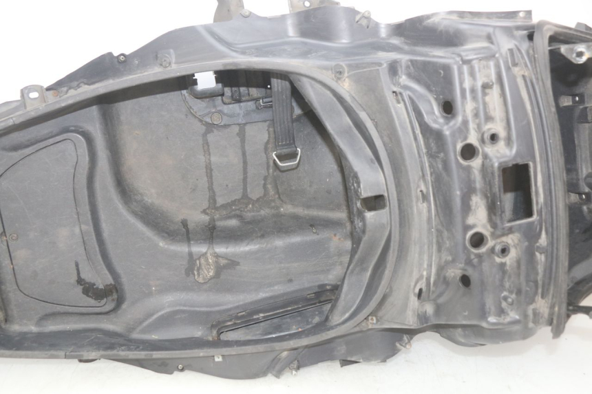 photo de KUFER POD SIEDZENIEM PIAGGIO MP3 LT 400 (2007 - 2012) - Stan powierzchni