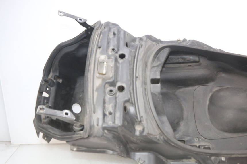 photo de KUFER POD SIEDZENIEM PIAGGIO MP3 LT 300 (2010 - 2016) - Stan powierzchni