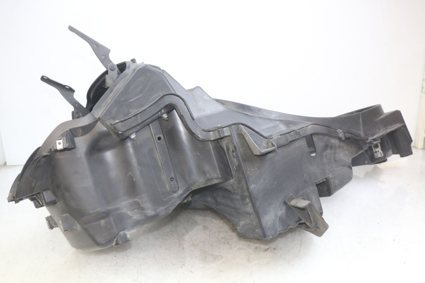 photo de KUFER POD SIEDZENIEM PIAGGIO MP3 LT 400 (2007 - 2012) - Zoom stanu zużycia