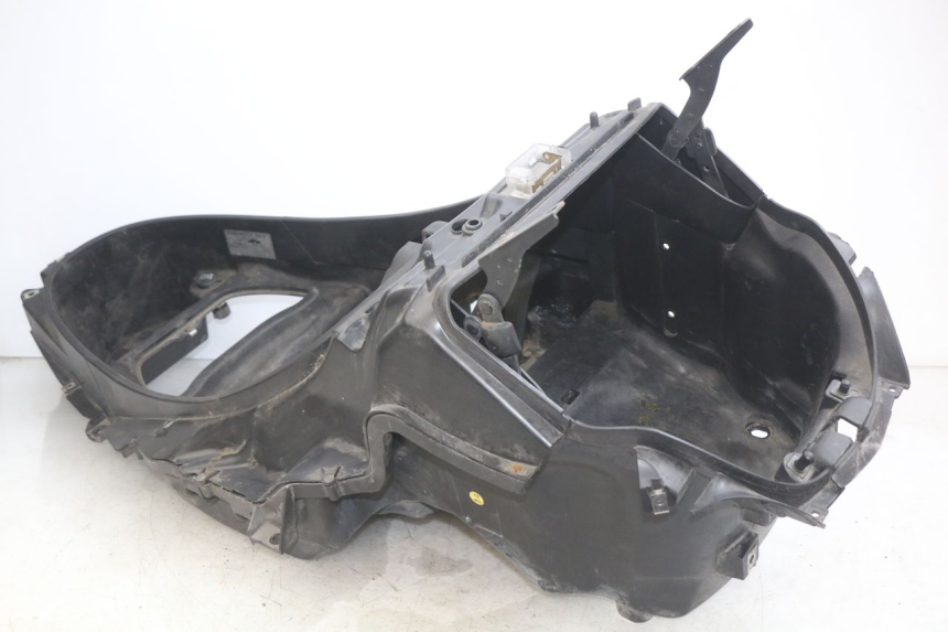 photo de KUFER POD SIEDZENIEM PIAGGIO MP3 LT 400 (2007 - 2012) - Inny kąt widzenia