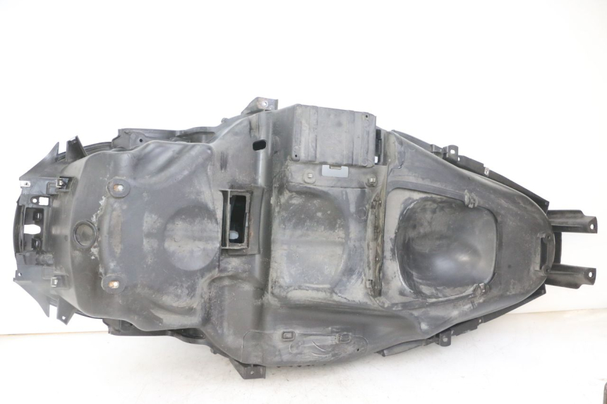 photo de KUFER POD SIEDZENIEM PIAGGIO MP3 LT 300 (2010 - 2016) - Zbliżenie techniczne