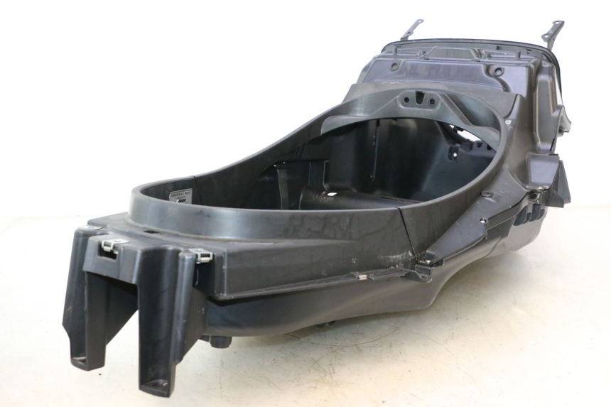 photo de KUFER POD SIEDZENIEM PIAGGIO MP3 LT 300 (2010 - 2016) - Szczegóły charakterystyczne