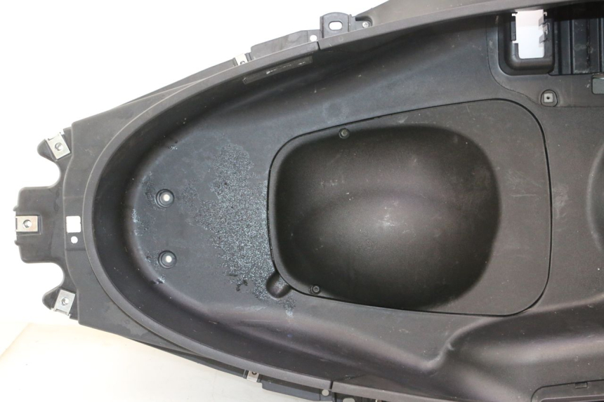 photo de KUFER POD SIEDZENIEM PIAGGIO MP3 LT 300 (2010 - 2016) - Widok z bliska