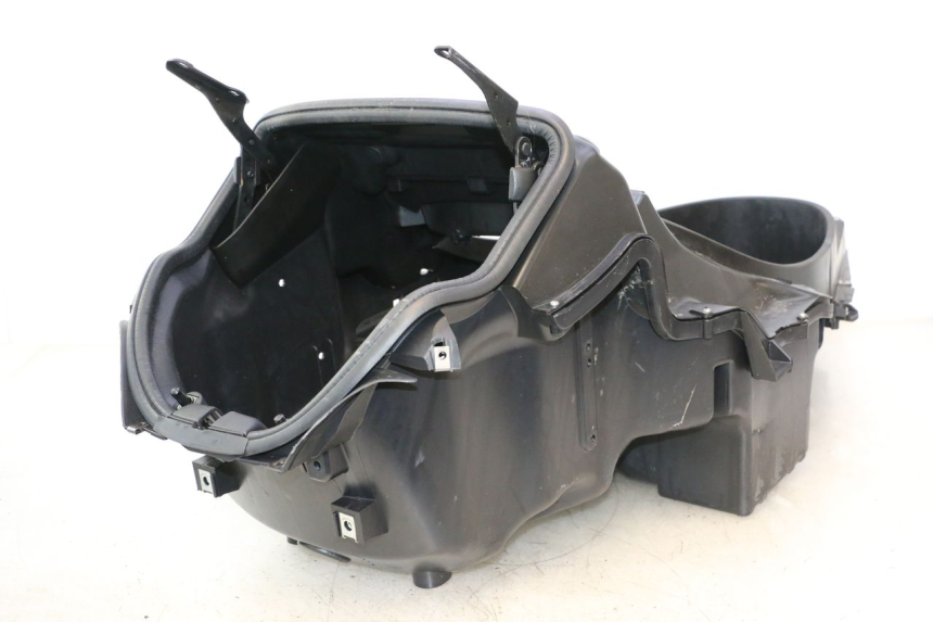 photo de KUFER POD SIEDZENIEM PIAGGIO MP3 LT 300 (2010 - 2016) - Stan powierzchni