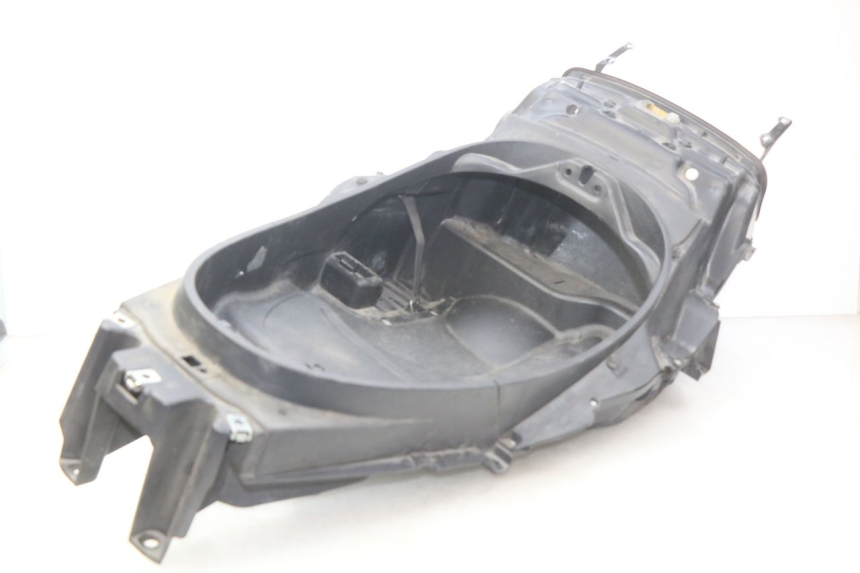 photo de KUFER POD SIEDZENIEM PIAGGIO MP3 500 (2011 - 2015) - Widok ogólny