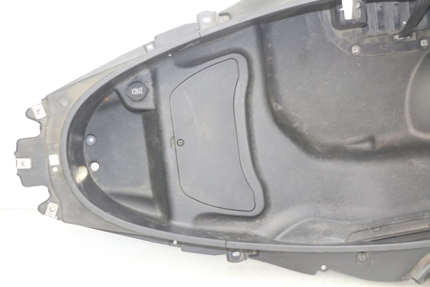 photo de KUFER POD SIEDZENIEM PIAGGIO MP3 500 (2011 - 2015) - Stan powierzchni