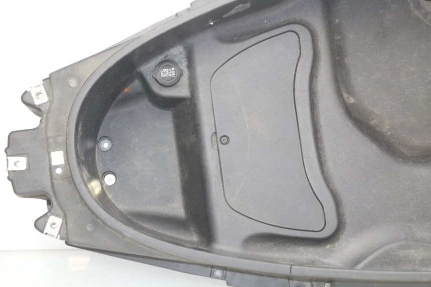 photo de KUFER POD SIEDZENIEM PIAGGIO MP3 500 (2011 - 2015) - Oznaczenia i referencje