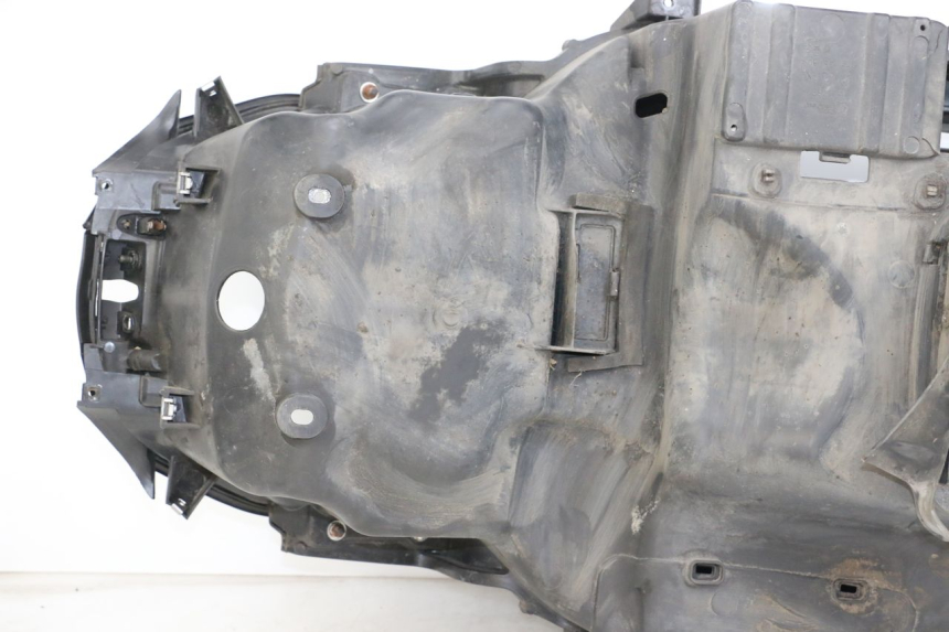 photo de KUFER POD SIEDZENIEM PIAGGIO MP3 125 (2006 - 2014) - Zoom stanu zużycia