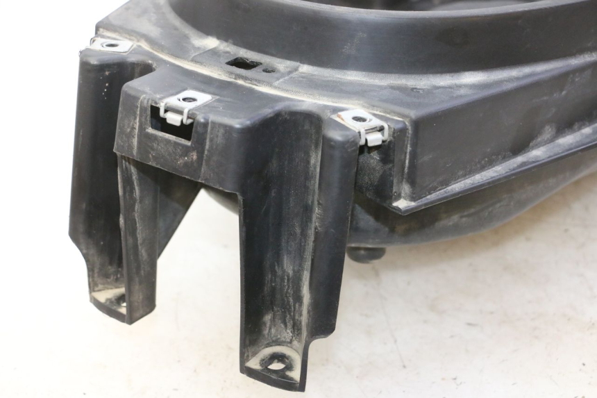 photo de KUFER POD SIEDZENIEM PIAGGIO MP3 RL 250 (2006 - 2010) - Zoom stanu zużycia