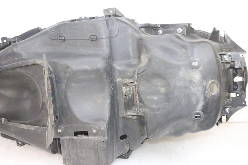 photo de KUFER POD SIEDZENIEM PIAGGIO MP3 RL 250 (2006 - 2010) - Oznaczenia i referencje