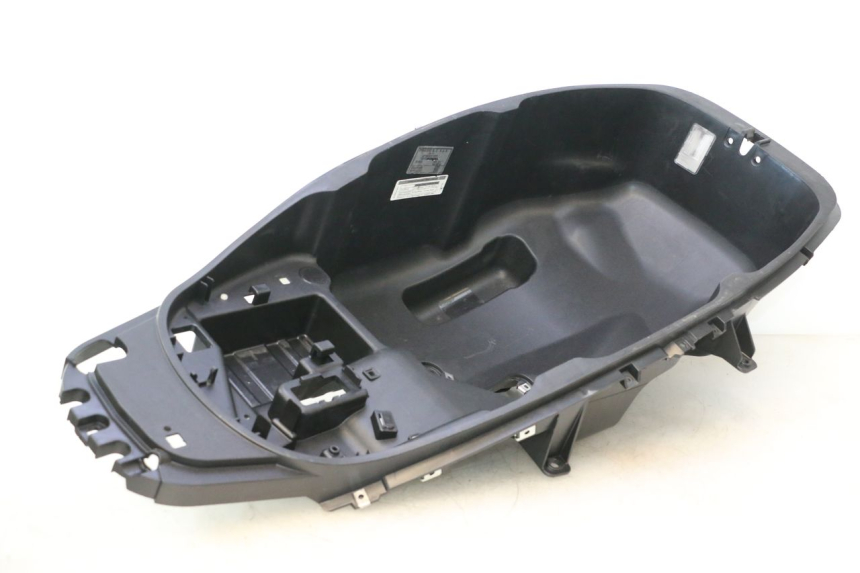 photo de KUFER POD SIEDZENIEM PIAGGIO MP3 500 (2016 - 2018) - Zbliżenie komponentów