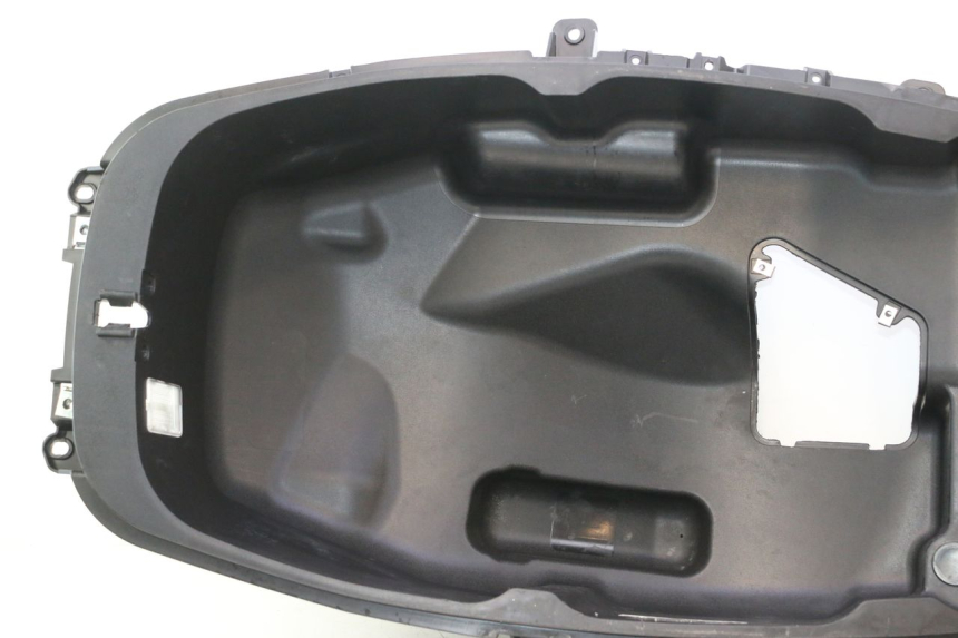 photo de KUFER POD SIEDZENIEM PIAGGIO MP3 500 (2016 - 2018) - Kontrola wizualna