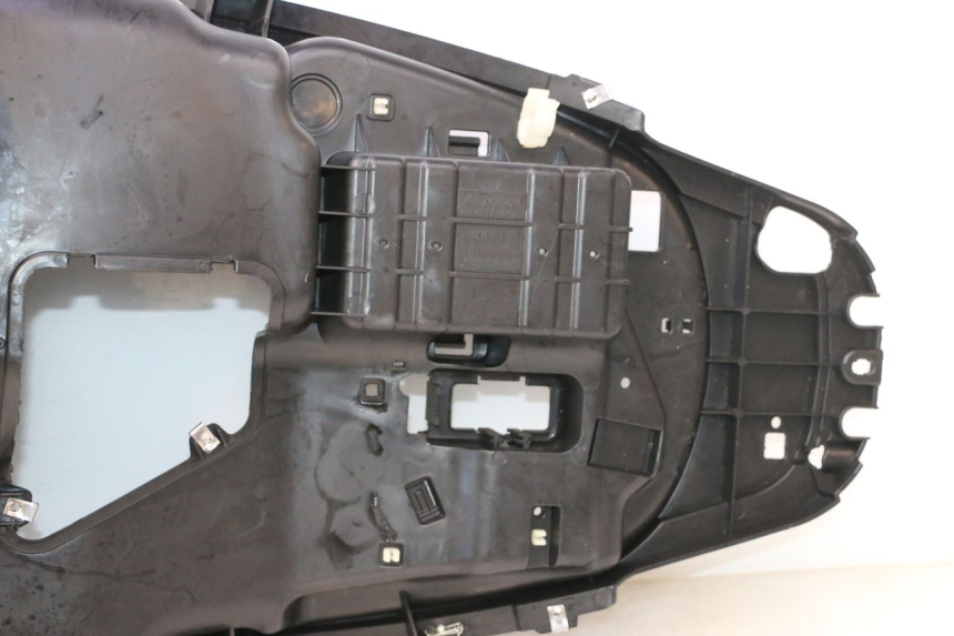 photo de KUFER POD SIEDZENIEM PIAGGIO MP3 500 (2016 - 2018) - Widok ogólny