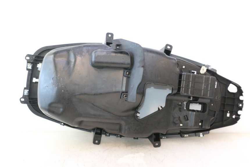 photo de KUFER POD SIEDZENIEM PIAGGIO MP3 500 (2016 - 2018) - Punkty mocowania
