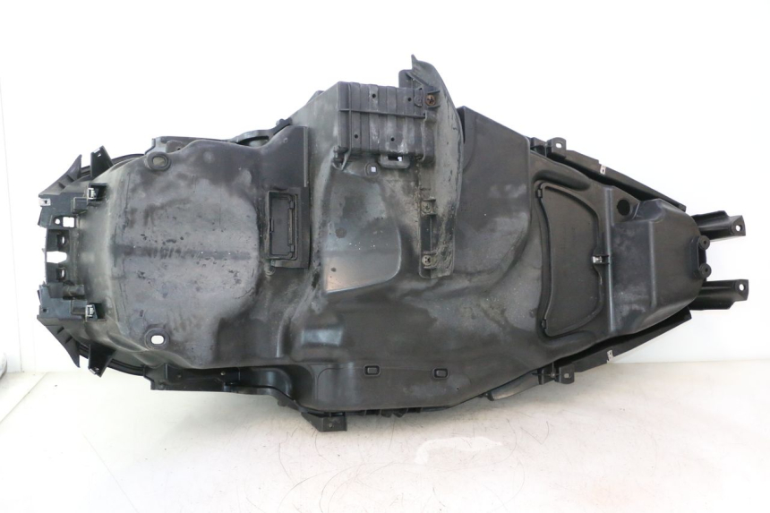 photo de KUFER POD SIEDZENIEM PIAGGIO MP3 500 (2011 - 2015) - Szczegóły charakterystyczne