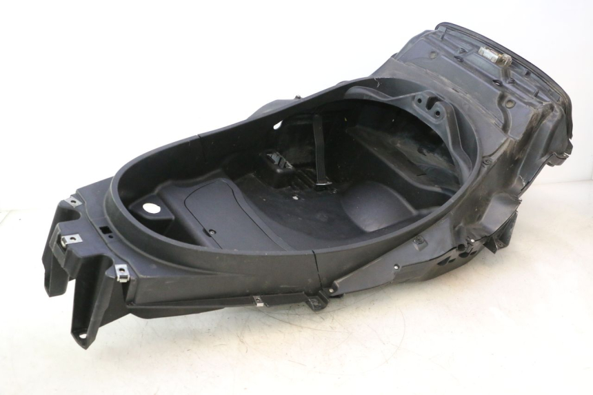 photo de KUFER POD SIEDZENIEM PIAGGIO MP3 500 (2011 - 2015) - Inny kąt widzenia
