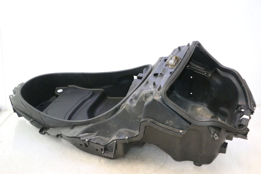 photo de KUFER POD SIEDZENIEM PIAGGIO MP3 500 (2011 - 2015) - Zbliżenie techniczne
