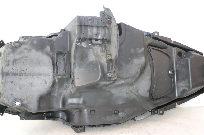 photo de KUFER POD SIEDZENIEM PIAGGIO MP3 500 (2011 - 2015) - Oznaczenia i referencje