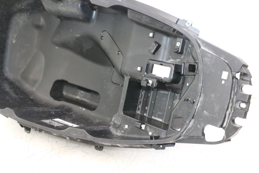 photo de KUFER POD SIEDZENIEM PIAGGIO MP3 500 (2016 - 2018) - Szczegół części