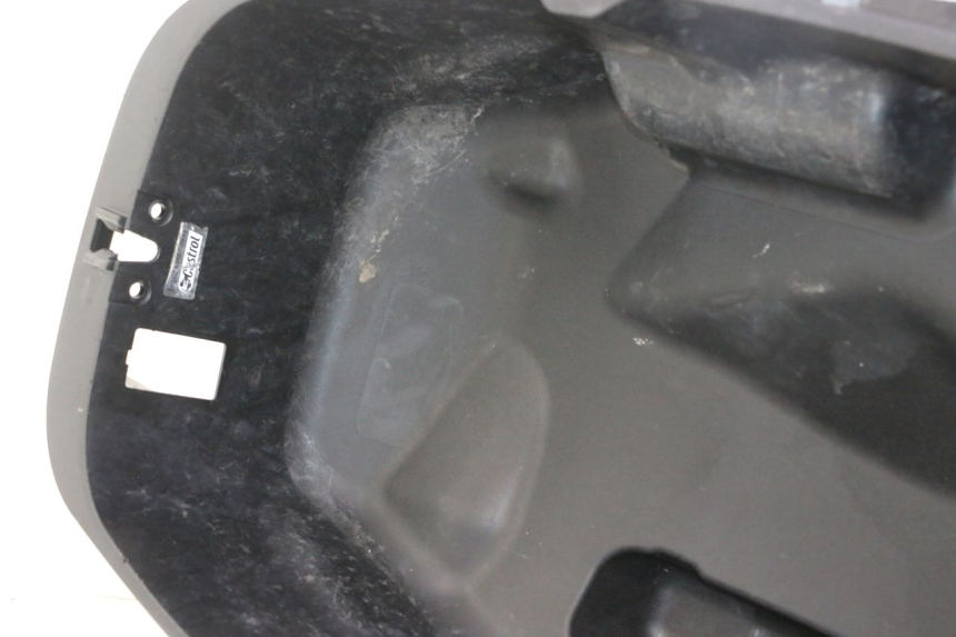 photo de KUFER POD SIEDZENIEM PIAGGIO MP3 500 (2016 - 2018) - Zoom stanu zużycia