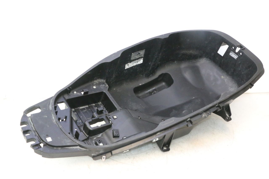 photo de KUFER POD SIEDZENIEM PIAGGIO MP3 500 (2016 - 2018) - Inny kąt widzenia