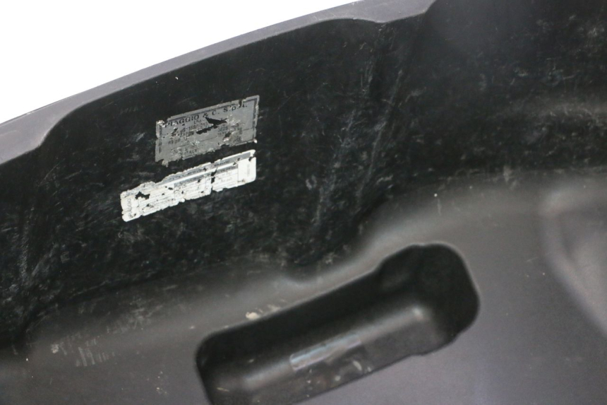 photo de KUFER POD SIEDZENIEM PIAGGIO MP3 500 (2016 - 2018) - Zbliżenie techniczne