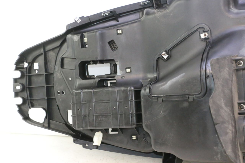 photo de KUFER POD SIEDZENIEM PIAGGIO MP3 500 (2016 - 2018) - Oznaczenia i referencje