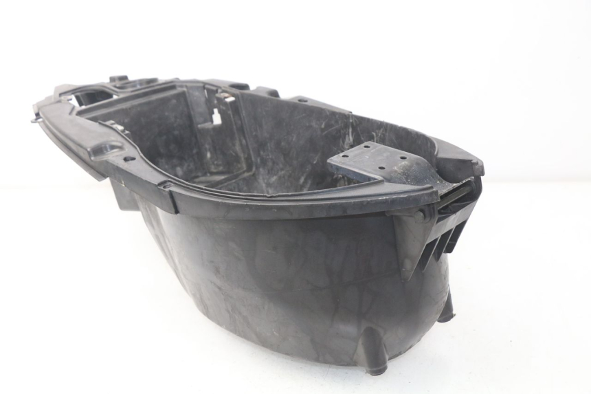 photo de KUFER POD SIEDZENIEM PIAGGIO NEW TYPHOON 50 (2010 - 2017) - Inny kąt widzenia