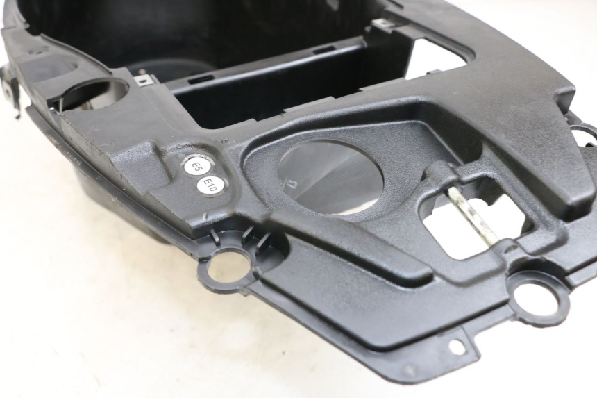 photo de KUFER POD SIEDZENIEM PIAGGIO NEW TYPHOON 50 (2018 - 2021) - Szczegół części