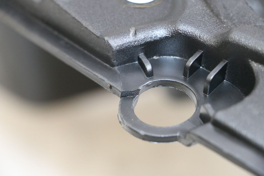 photo de KUFER POD SIEDZENIEM PIAGGIO NEW TYPHOON 50 (2018 - 2021) - Zoom stanu zużycia