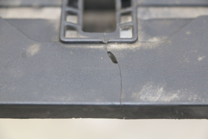 photo de KUFER POD SIEDZENIEM GILERA NEXUS 125 (2007 - 2009) - Zoom stanu zużycia