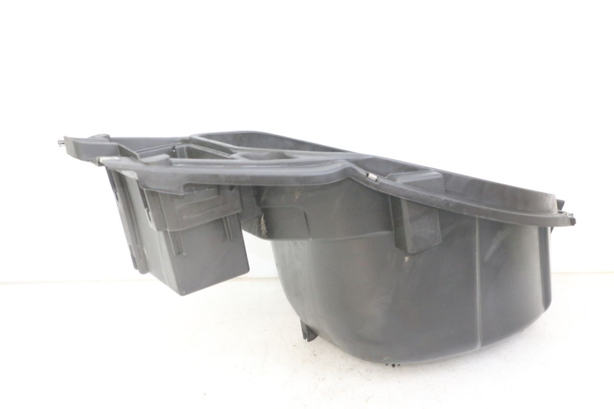 photo de KUFER POD SIEDZENIEM PIAGGIO NRG POWER PUREJET 50 (2018 - 2021) - Zbliżenie techniczne