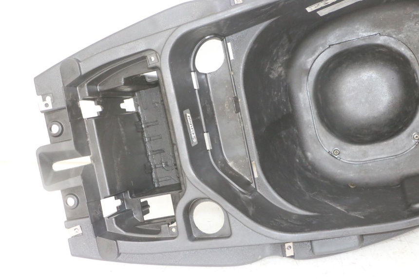 photo de KUFER POD SIEDZENIEM PIAGGIO NRG POWER PUREJET 50 (2018 - 2021) - Stan powierzchni