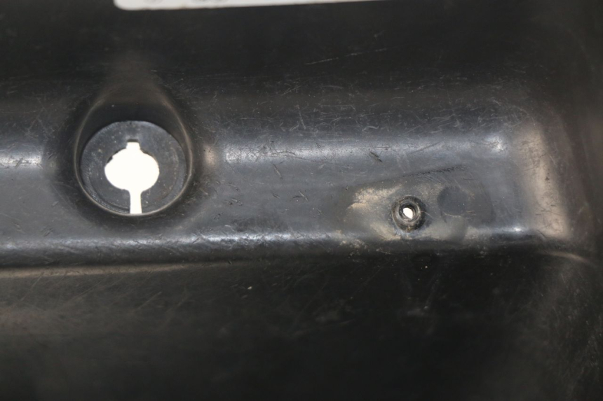 photo de KUFER POD SIEDZENIEM SYM ORBIT 2 4T 50 (2008 - 2017) - Szczegół części