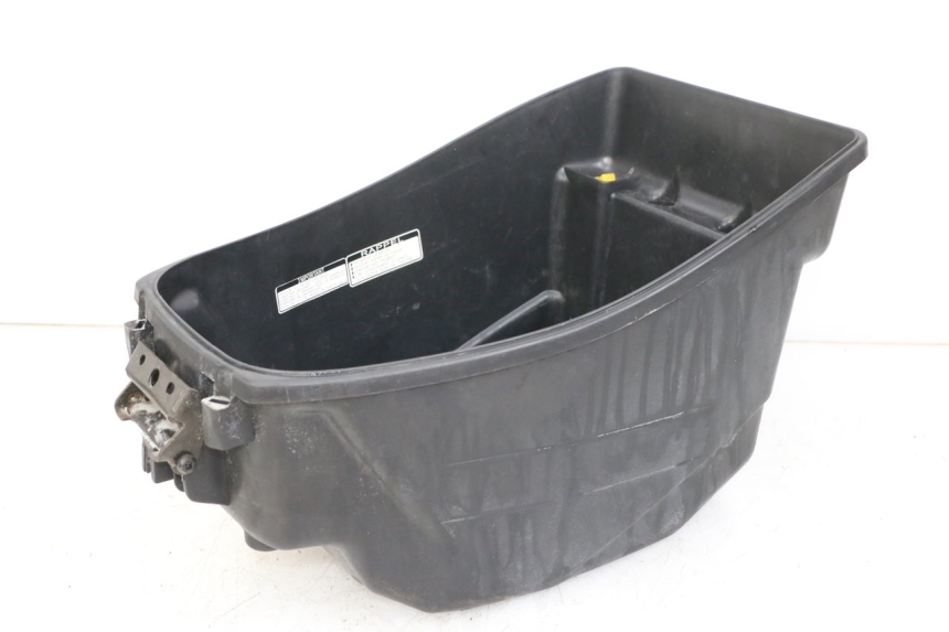 photo de KUFER POD SIEDZENIEM SYM ORBIT 50 (2008 - 2010) - Zoom stanu zużycia