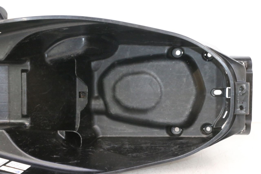 photo de KUFER POD SIEDZENIEM HONDA PCX (JF28) 125 (2009 - 2011) - Oznaczenia i referencje
