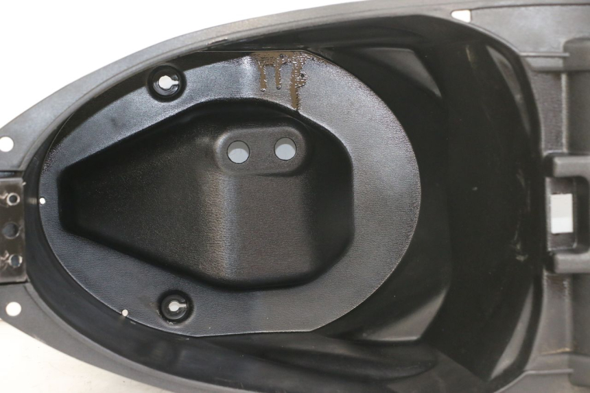 photo de KUFER POD SIEDZENIEM PEUGEOT BELVILLE 125 (2017 - 2021) - Widok ogólny