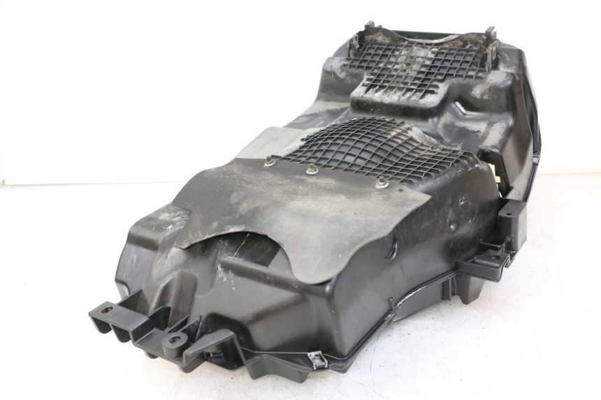 photo de KUFER POD SIEDZENIEM PEUGEOT SATELIS 125 (2013 - 2018) - Zbliżenie techniczne