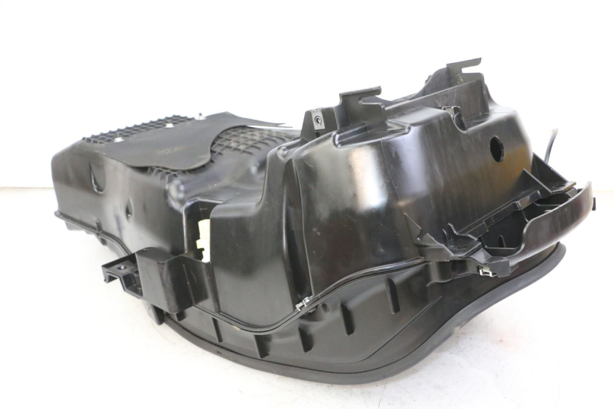 photo de KUFER POD SIEDZENIEM PEUGEOT SATELIS 125 (2013 - 2018) - Zoom stanu zużycia