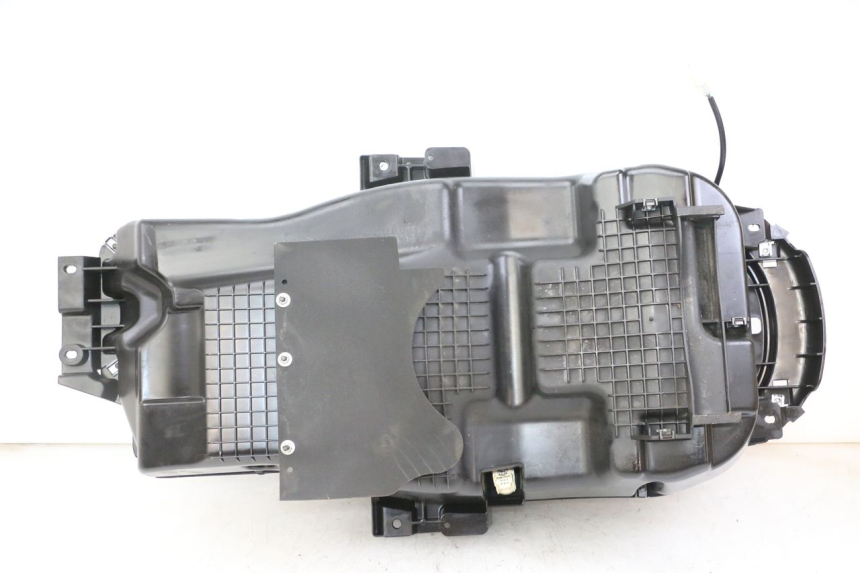 photo de KUFER POD SIEDZENIEM PEUGEOT SATELIS 125 (2013 - 2018) - Inny kąt widzenia