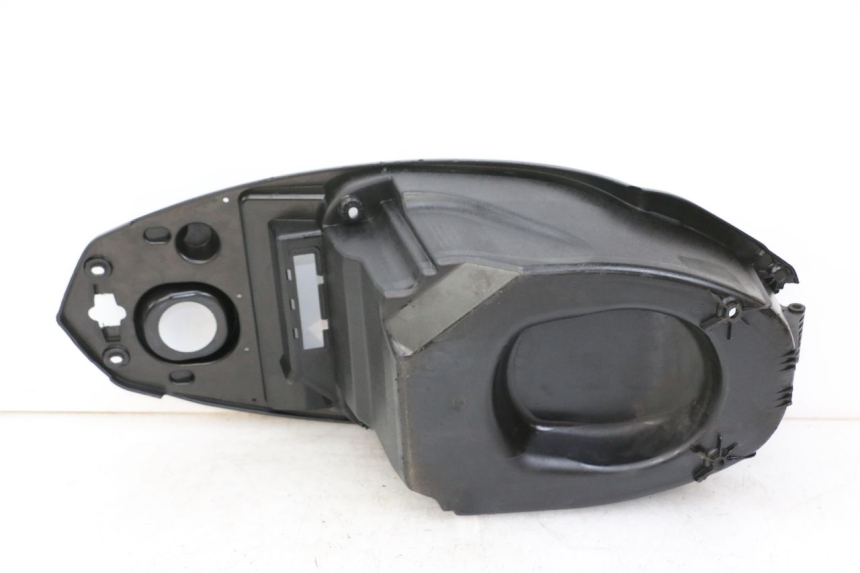 photo de KUFER POD SIEDZENIEM PEUGEOT STREETZONE 4T 50 (2018 - 2023) - Zoom stanu zużycia