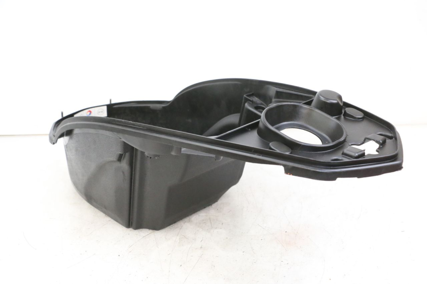 photo de KUFER POD SIEDZENIEM PEUGEOT STREETZONE 4T 50 (2018 - 2023) - Zbliżenie techniczne