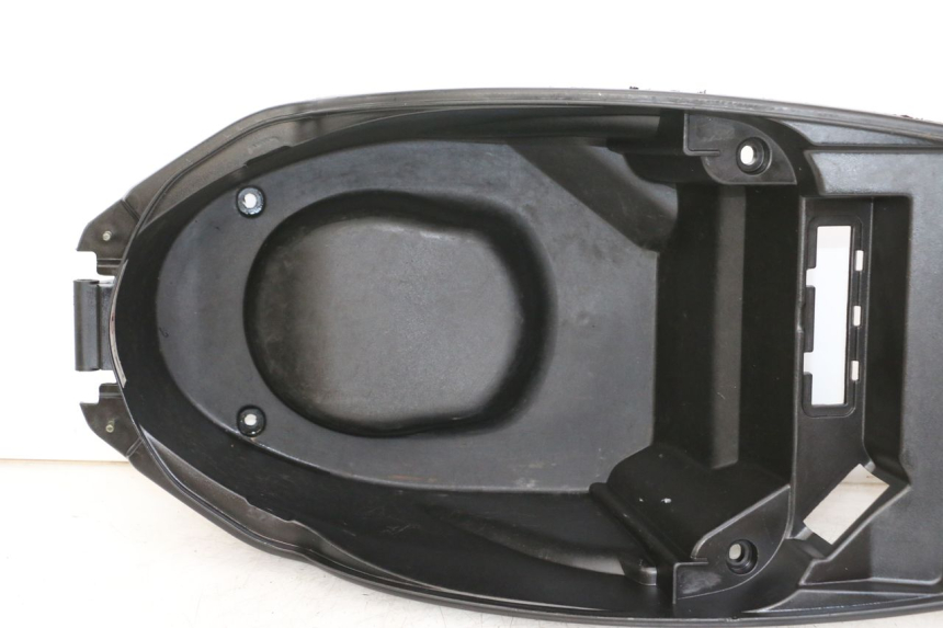 photo de KUFER POD SIEDZENIEM PEUGEOT STREETZONE 4T 50 (2018 - 2023) - Punkty mocowania